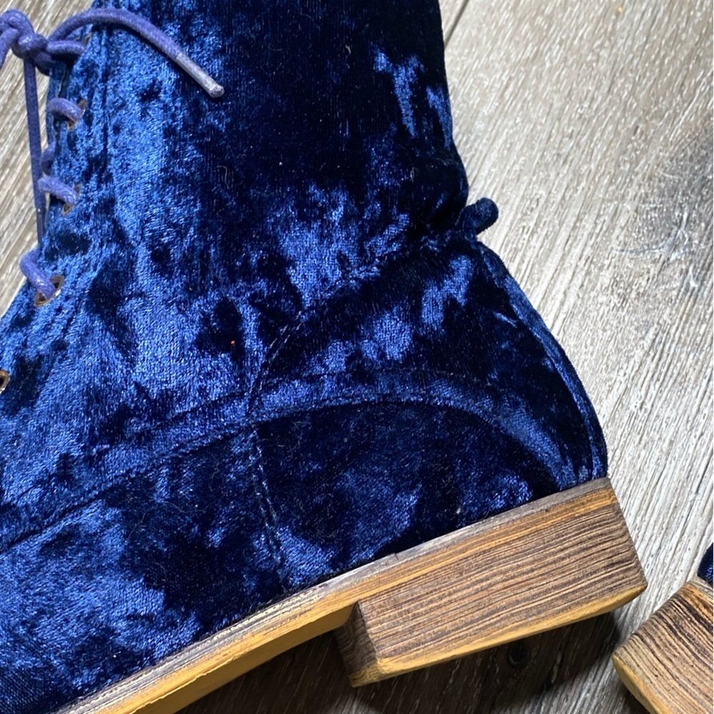 Catherine Malandrino Women’s Velvet Blue Booties Size 7.5 - Picture 13 of 16